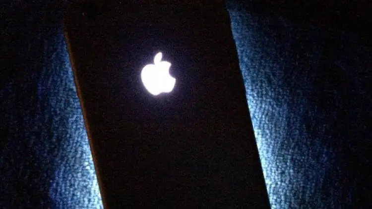 Logo Ikonik Apple di iPhone Bakal Bisa Nyala
