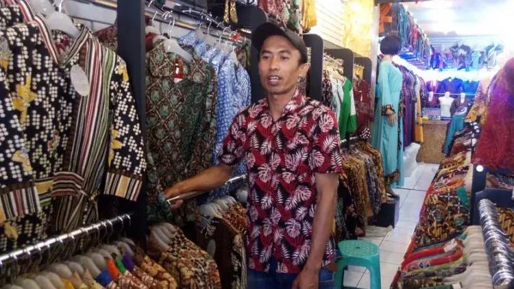 Hari Batik Nasional yang Tak Pengaruhi Penjualan Pedagang Batik