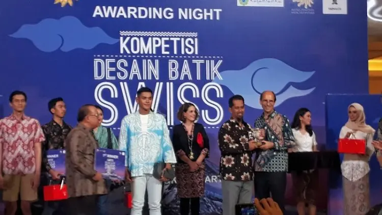 Desainer DIY Juarai Kompetisi Desain Batik Swiss