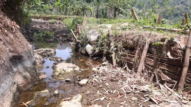 Irigasi Leuwikuya Rusak, Pemukiman Terancam Bencana