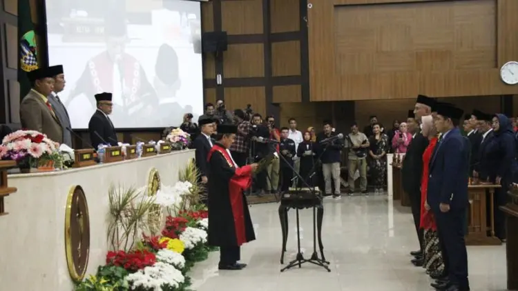FOTO: Pelantikan Pimpinan DPRD Jawa Barat Periode 2019-2024