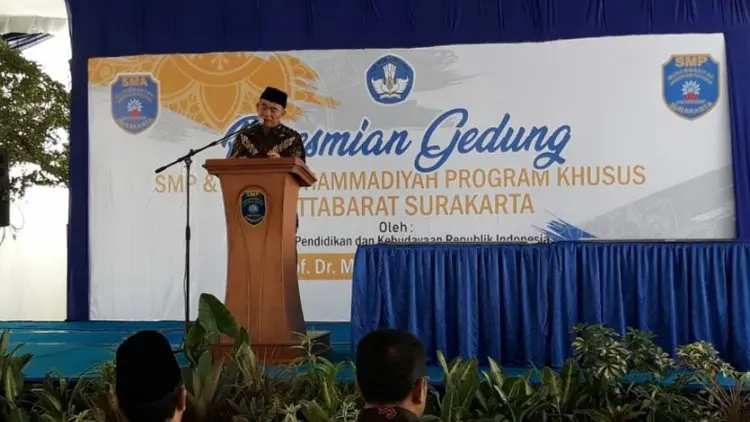 Mendikbud Larang Sekolah Seenaknya Berikan Sanksi Siswa