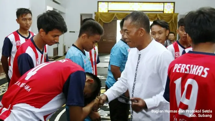Bupati Subang Lepas Tim Sepak Bola U-17 di Gelaran Suratin CUP