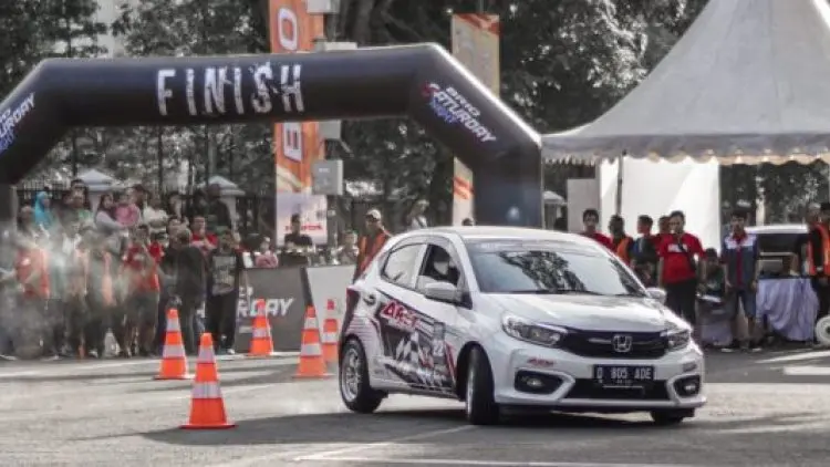 Brio Saturday Night Challenge Sambangi Surabaya