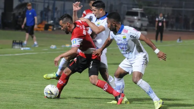 Supardi Emosi, 4 Musim Berturut-turut Persib 'Dikerjai' Wasit di Kandang Madura