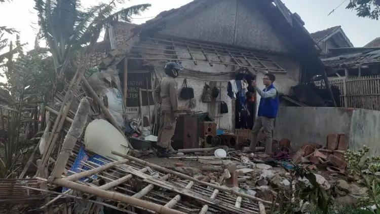 6 Rumah Warga di Wanaraja Rusak Disapu Angin