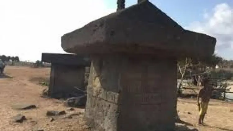 Sensasi Magis Kuburan Batu di Ratenggaro