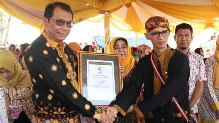 Indramayu Pecahkan Rekor Membatik “Complongan” Tercepat