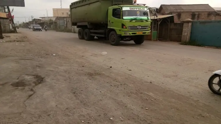 Bekasi Batasi Jam Operasional Truk Tanah