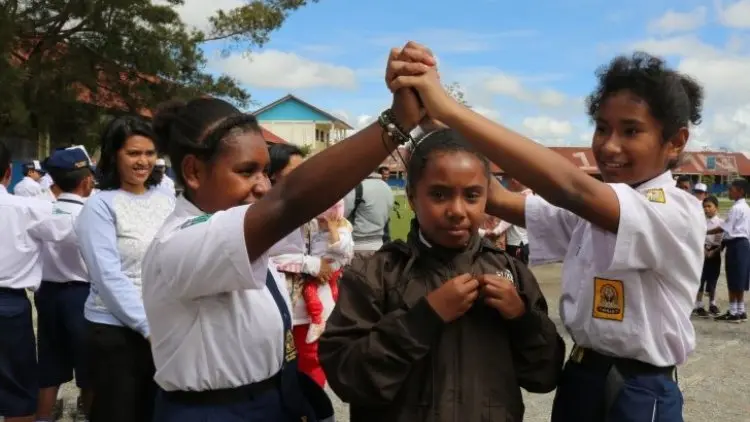 Siswa Menikmati Bermain di Hari Pertama Sekolah Usai Kerusuhan Wamena