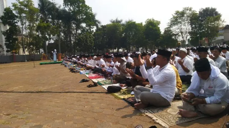 Masyarakat dan Muspida Kab Bandung Gelar Salat Istisqo di Lapangan Upakarti