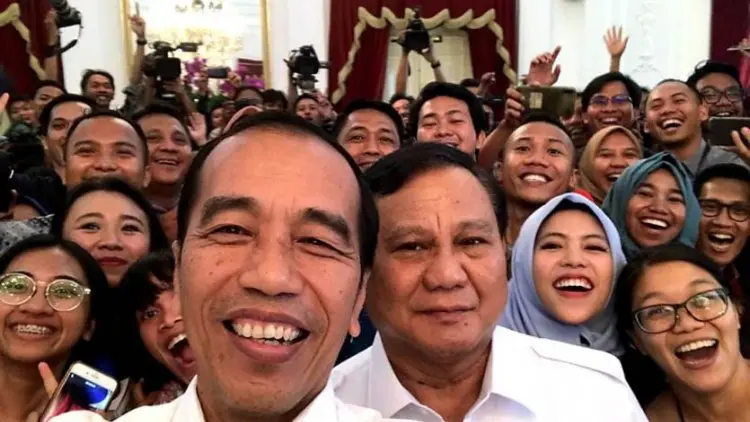 Jokowi dan Prabowo Swafoto Bersama Wartawan