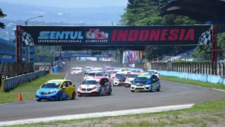 Sentul Kembali Gelar Balapan Honda Jazz dan Brio