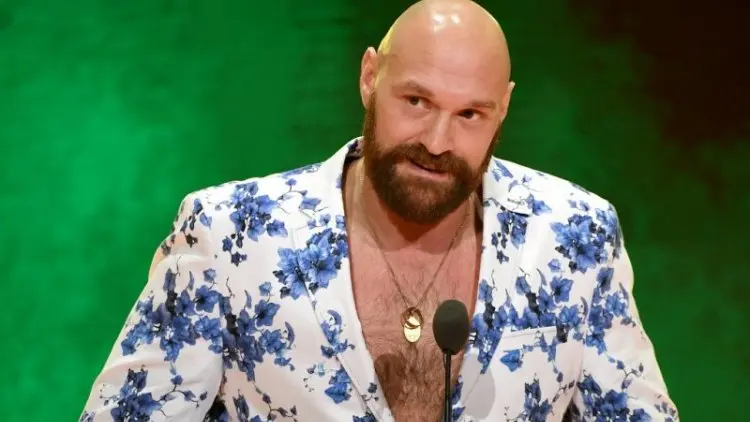 Tyson Fury Lakoni Debut Gulat Melawan Strowman