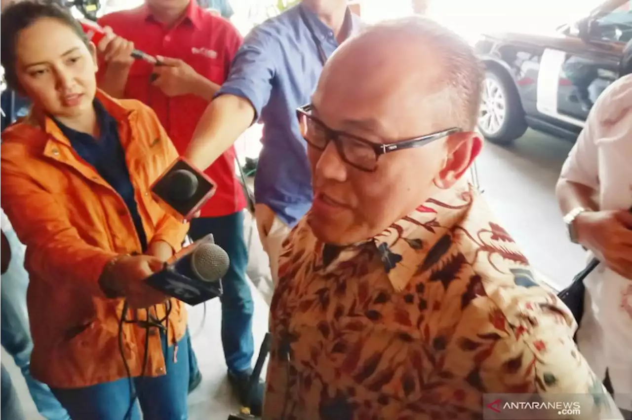 Aburizal Bakrie Besuk Wiranto di RSPAD