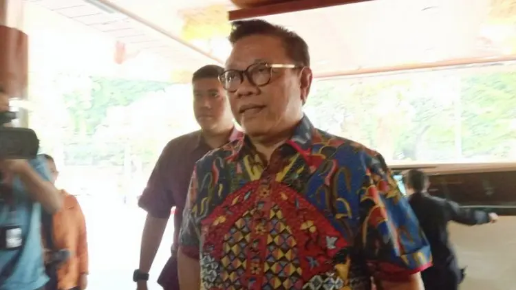 Agung Laksono Sambangi RSPAD Gatot Soebroto Besuk Wiranto