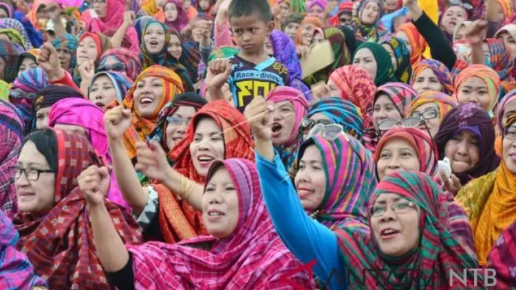 Kota Bima Pecahkan Rekor Muri Kenakan Rimpu