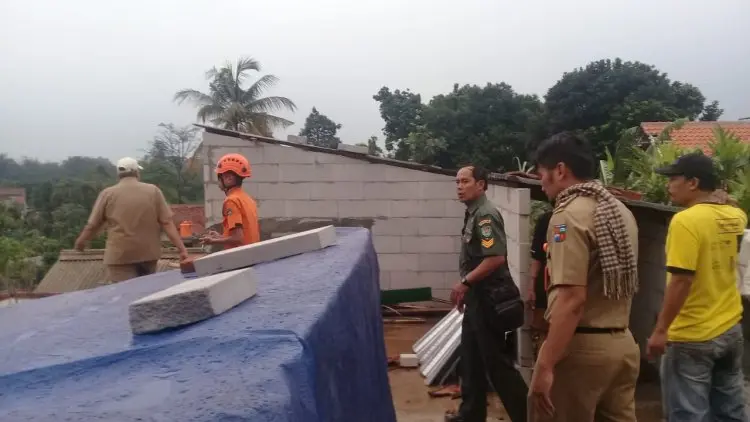 Puting Beliung Porak-porandakan Bogor Barat