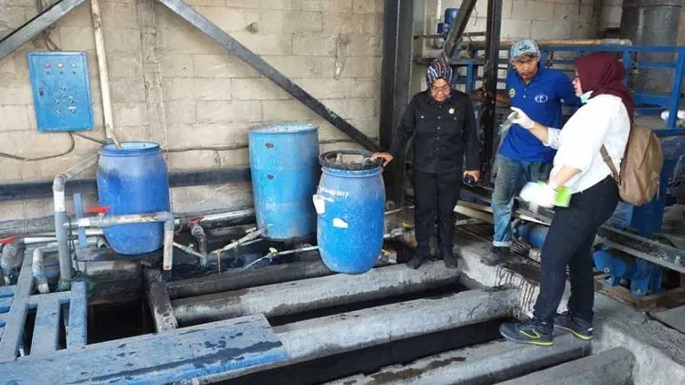 Pabrik Pembuang Limbah B3 ke Sungai Cileungsi Ditindak Petugas