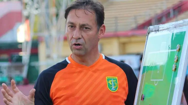 Pincang, Persebaya Ubah Strategi Hadapi Persib