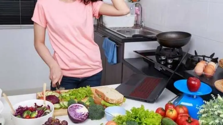 Ibu Milenial Cari Cara Cepat Saat Masak di Dapur