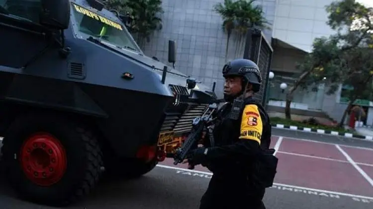 Baracuda dan Water Canon Siaga di Komplek DPR