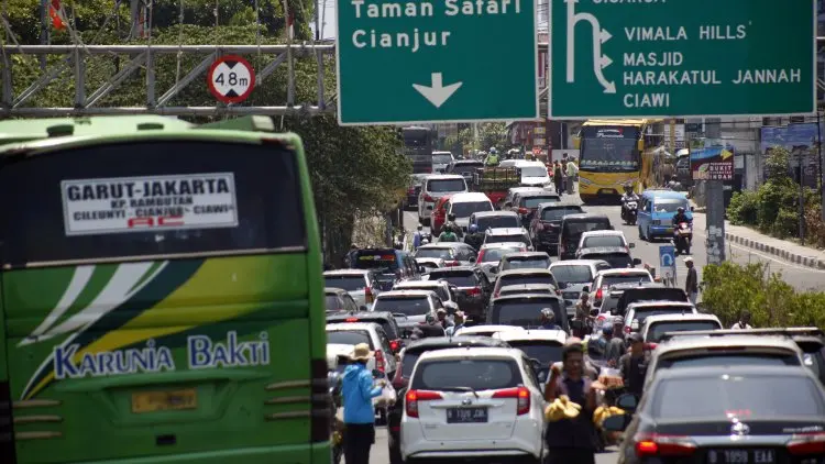 Jalur Puncak-Cipanas Macet Total Setiap Akhir Pekan