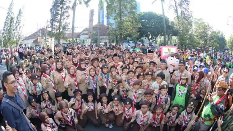 Pramuka Kota Bandung Garda Terdepan Gerakan Pungut Sampah