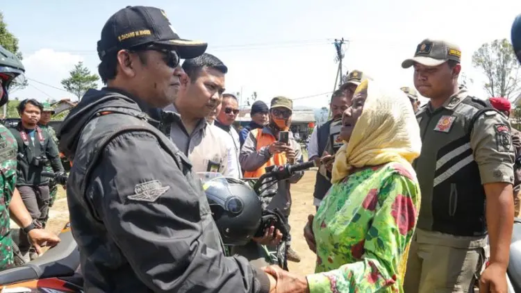 Tinjau Lokasi Terdampak Puting Beliung, Bupati Imbau Warga Waspada Angin Kencang