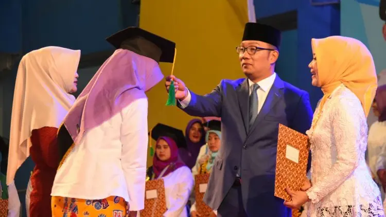 Pemprov Jabar Wisuda 2.700 Lulusan Sekoper Cinta