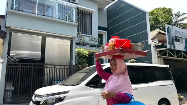 Mendes PDTT Halim Iskandar Dikenal Sering Borong Bubur Madura Bu Siti