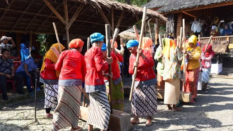 Kampung Adat Kuta: Komitmen Akselerasi Pembangunan di Wilayah Perbatasan