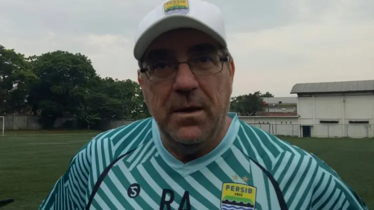 Robert Alberts Pastikan Hentikan Makan Konate