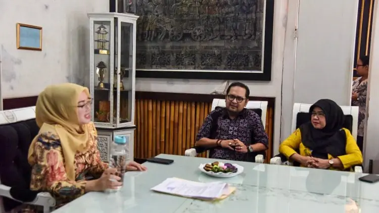 Bupati Anne Instruksikan Tak Ada Air Kemasan di Perkantoran Pemerintah