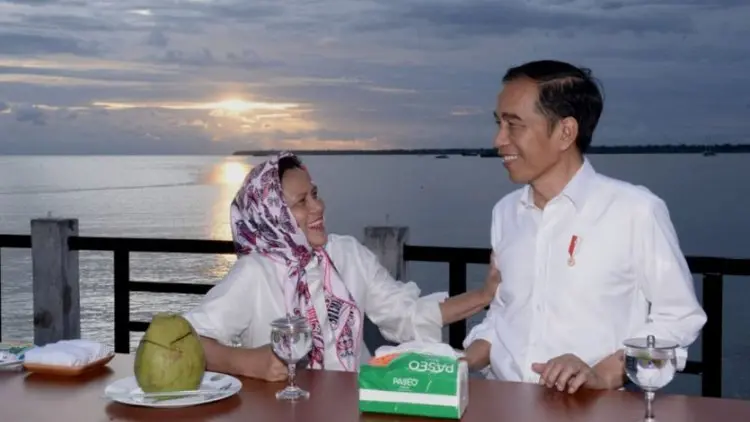 Saat Presiden dan Ibu Iriana Nikmati Senja di Kaimana