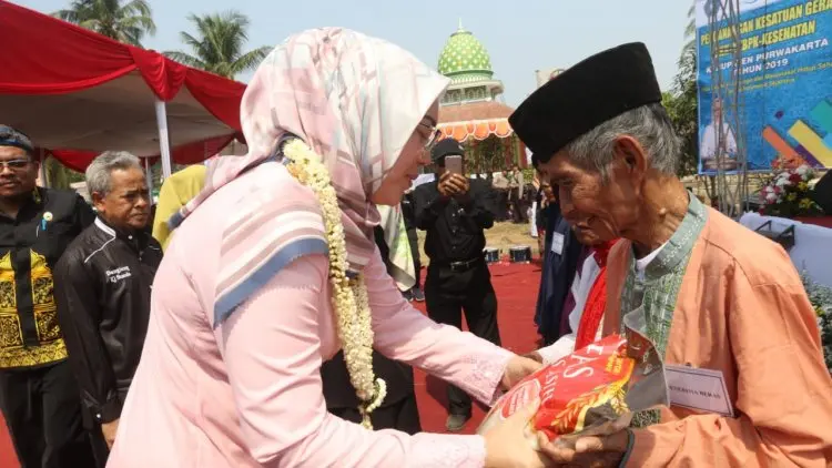 Purwakarta Siapkan 36 Ton Beras untuk Warga Miskin