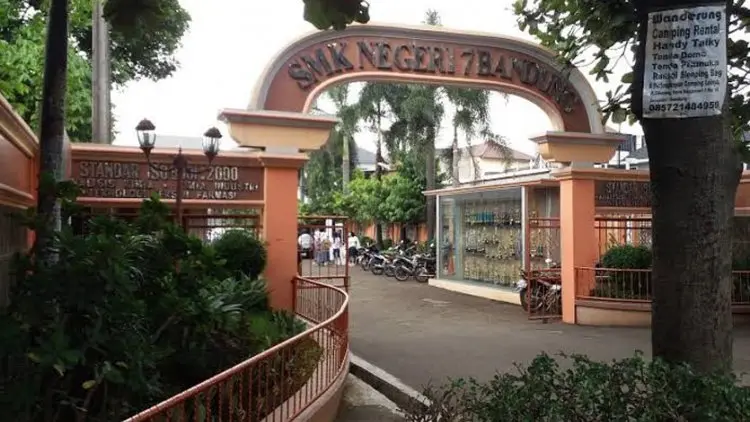 SMKN 7 Bandung Jadi Lembaga Sertifikasi Profesi Kompetensi Farmasi dan Kimia