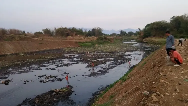 DAS Cimanuk Menyusut, Masyarakat Mengeluh Bau Tak Sedap