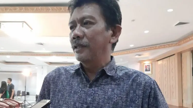 Aven Hinelo, Dari Bola Daun Pisang Menuju Ketua Umum PSSI