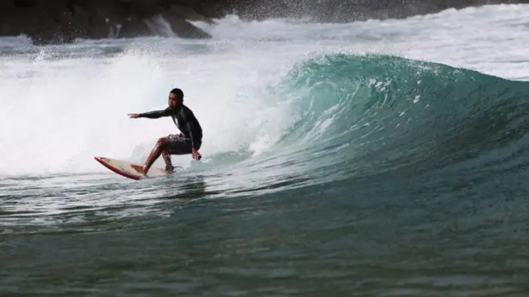 Pemkab Malang Kenalkan Surfing Malam Hari di Pantai Wedi Awu