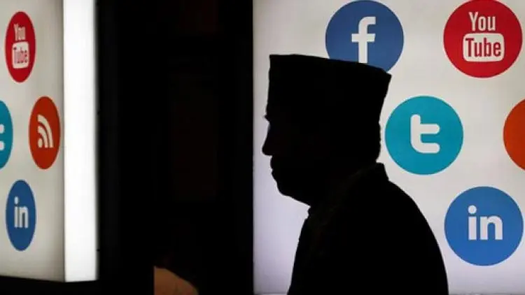 Hukum Menggunakan Jasa Medsos