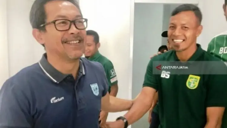 Aji Santoso Besut Persebaya Gantikan Wolfgank Pikal