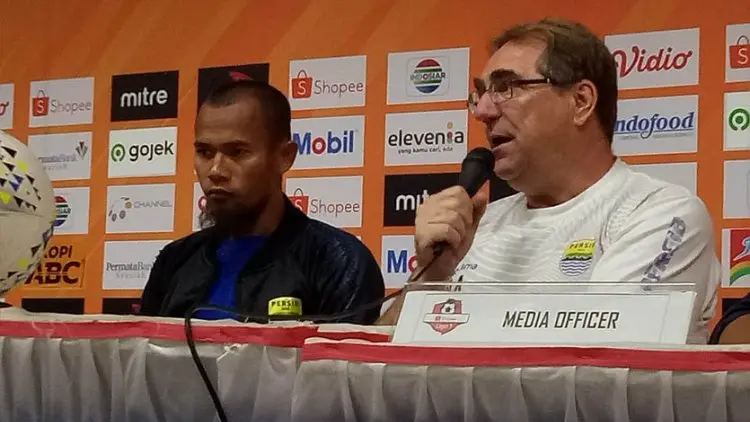Robert Alberts Tak Gentar Hadapi Tekanan Aremania
