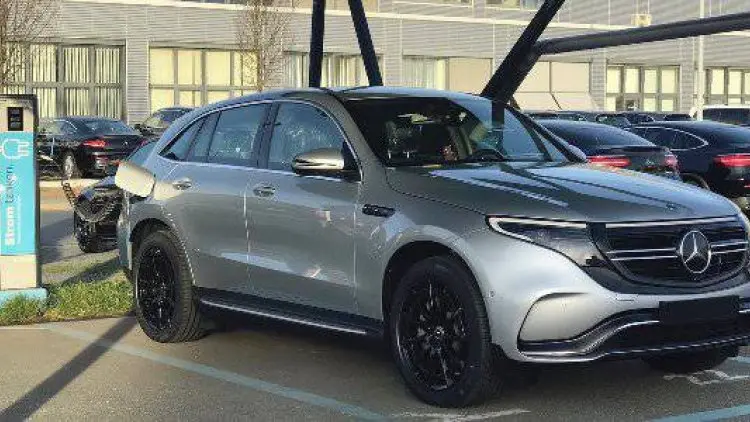 Masalah Baut, Mercedes Recall Mobil Listrik EQC