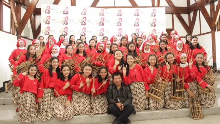 Melalui Ekskul Angklung, Berharap Siswa Bisa Berprestasi