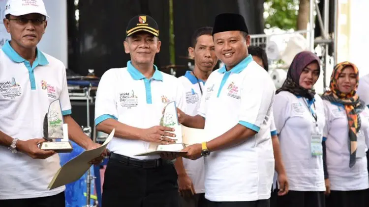 Bupati Bandung Raih Ecovillage Award 2019