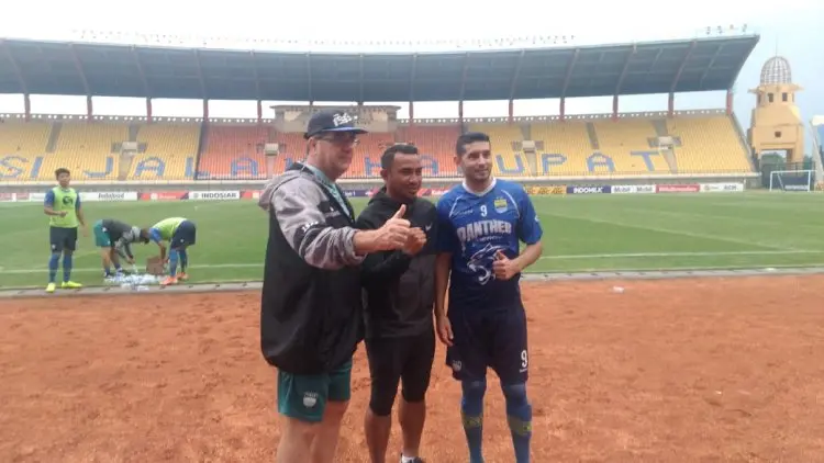 Firman Utina Muncul di Sesi Latihan Persib, Ada Apa?