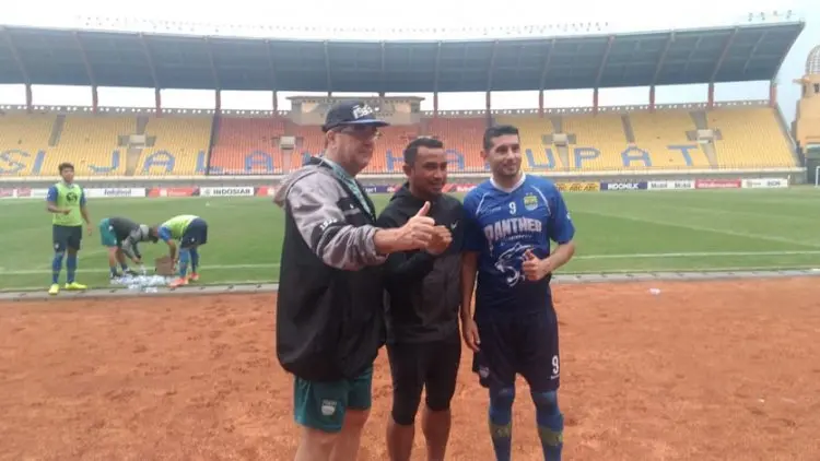 Firman Utina Muncul di Sesi Latihan Persib