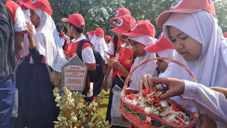 600 Pelajar Ziarah Wisata ke TMP Kalibata
