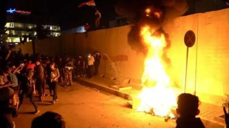 Demonstran Irak Serang Konsulat Iran di Karbala